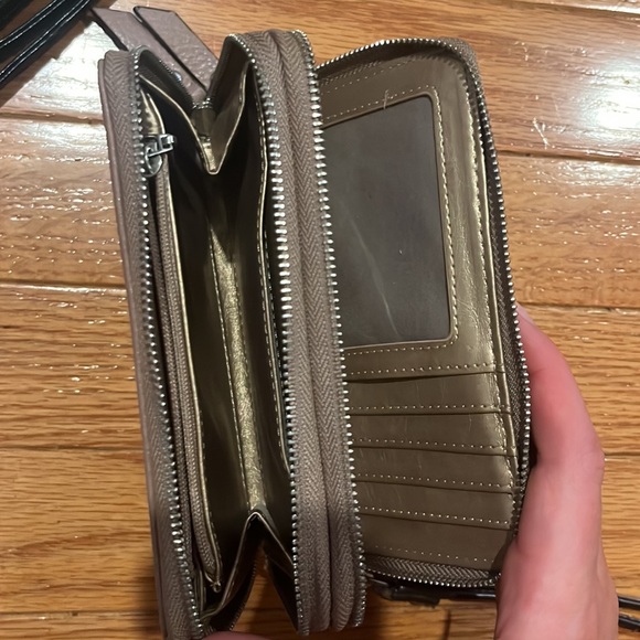 Wallets - Picture 4 of 4